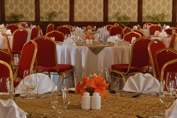 Ballroom/Hall 23 of 40
