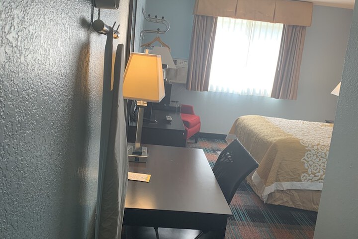 Room 7 of 17