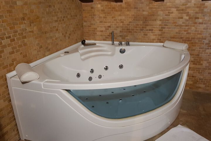Hot Tub 30 of 36