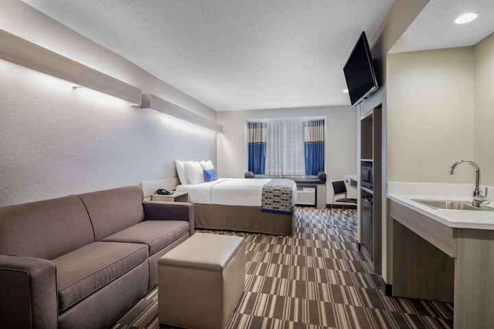 Room 12 of 18