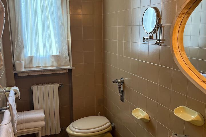 Room 78 of 154