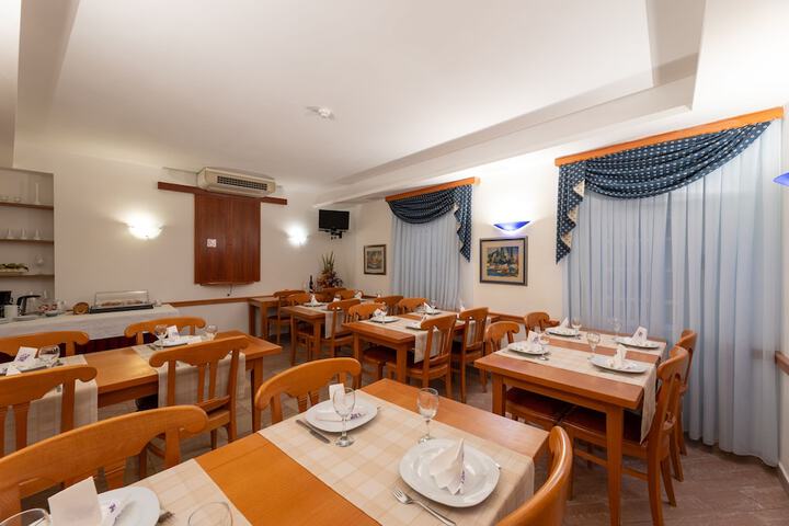 Dining 50 of 56