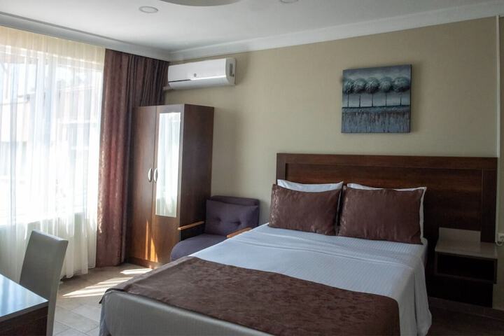 Room 4 of 32