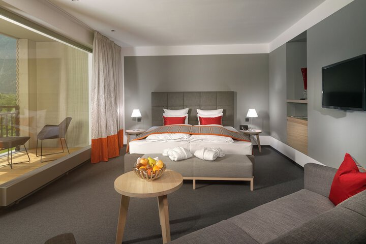 Room 27 of 100