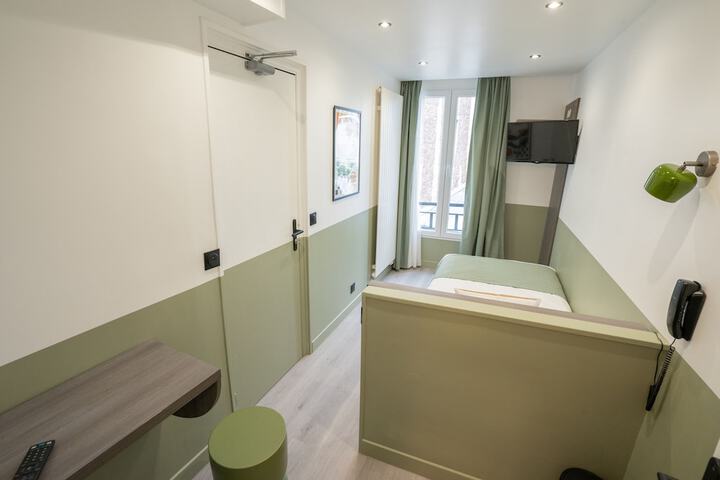 Room 9 of 29