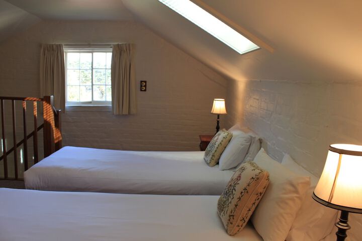 Room 2 of 63