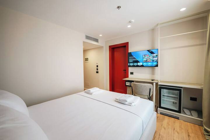 Room 26 of 86