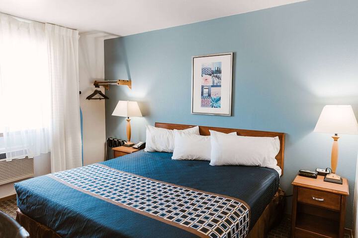 Room 9 of 25