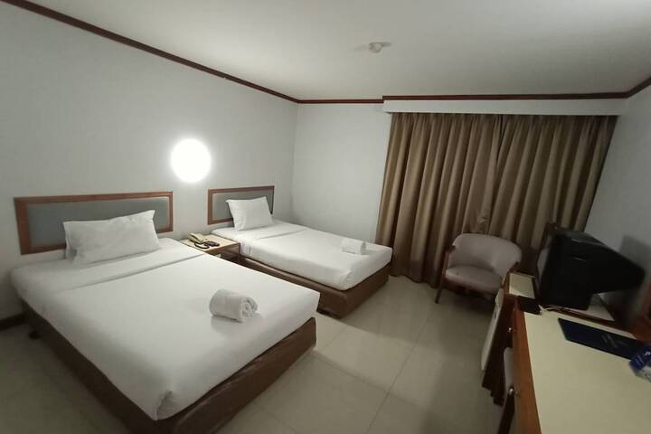 Room 66 of 143