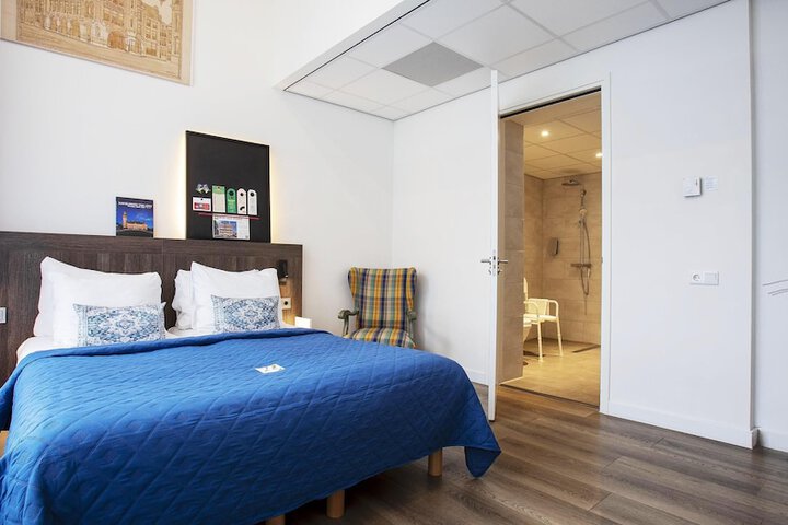 Room 8 of 35