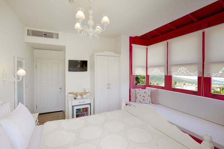 Room 4 of 34