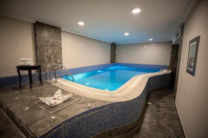 Pool 18 of 24