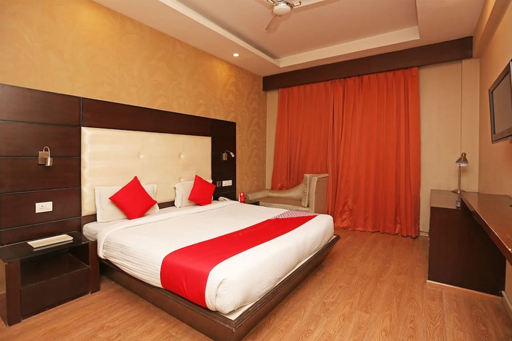 Room 7 of 14