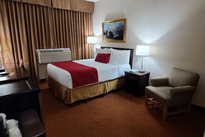 Room 10 of 28