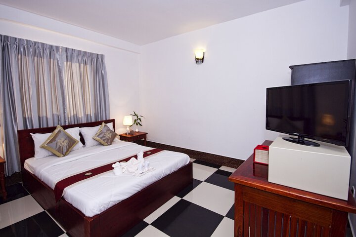Room 8 of 50