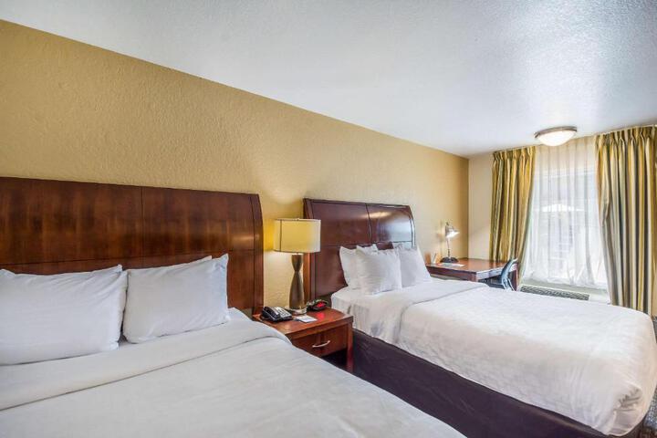 2 Double Beds Accessible (11 of 49)