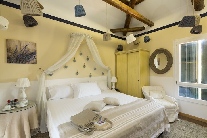 Room 15 of 62