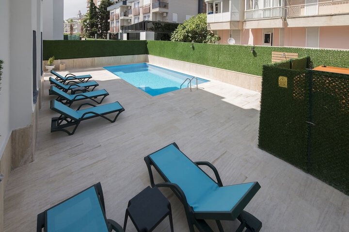Pool 32 of 64