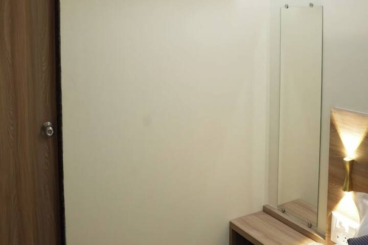 Room 10 of 65