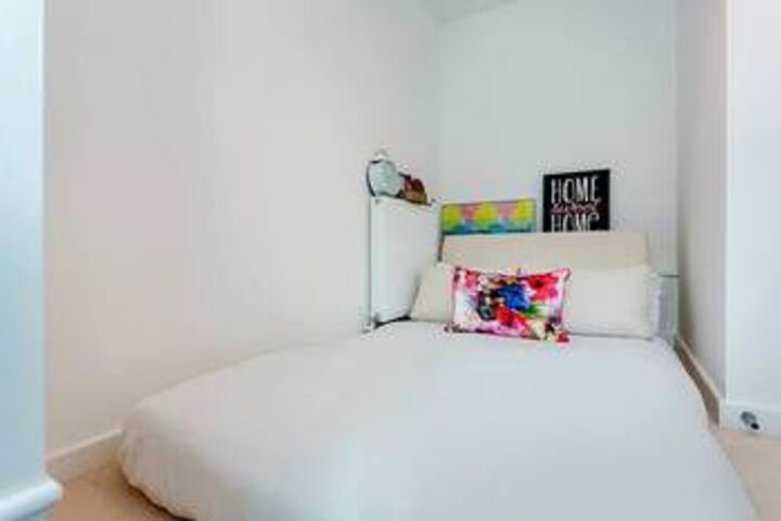 Room 10 of 16