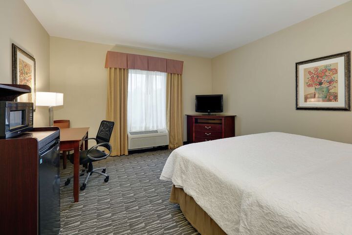 1 King Bed (2 of 16)