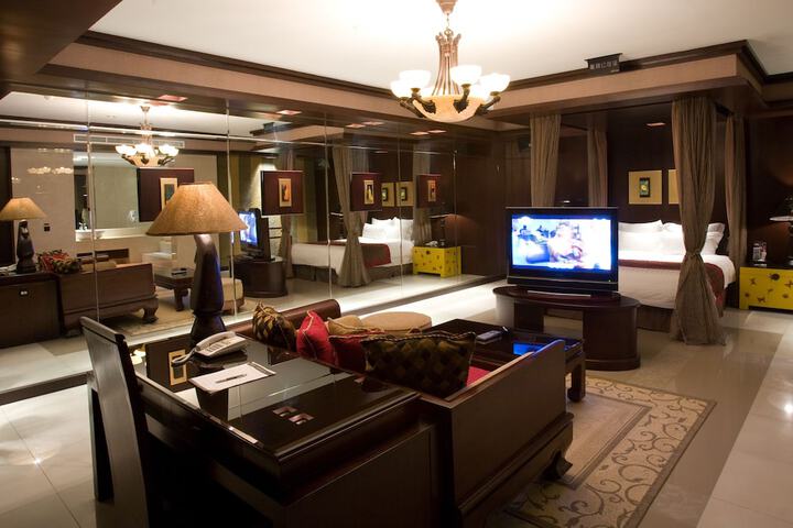 Room 10 of 72
