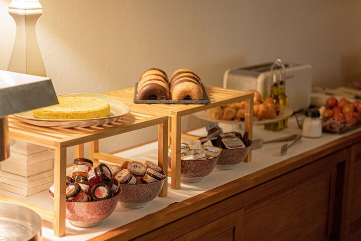 Breakfast/Coffee Service 32 of 47