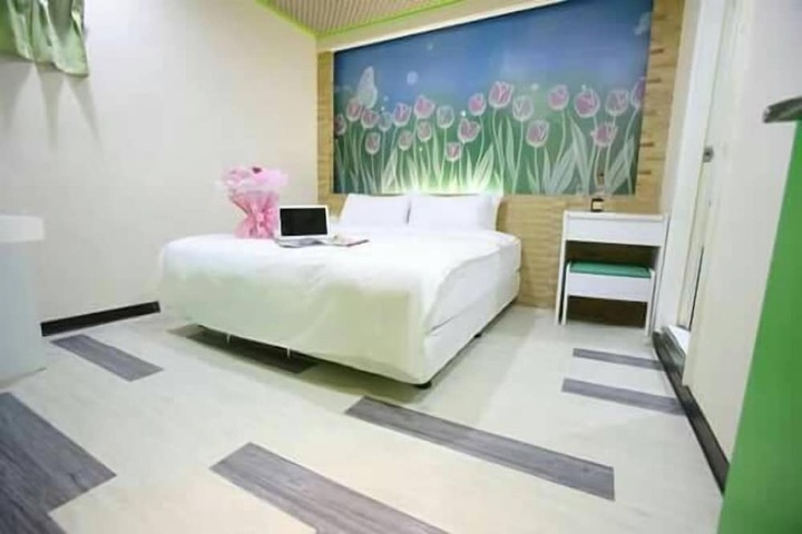 Room 7 of 14