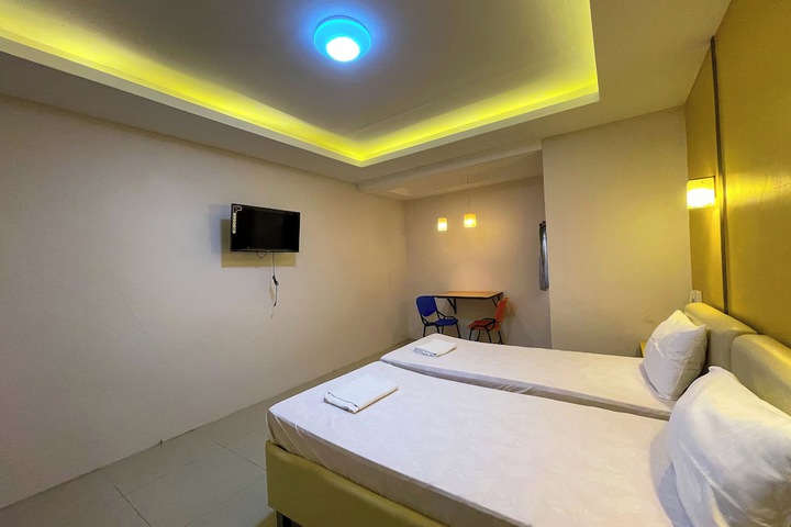Room 2 of 35
