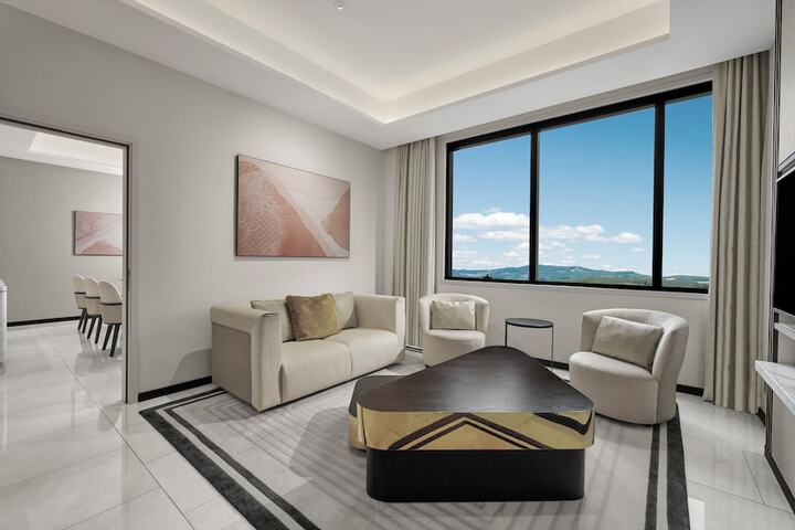 Room 14 of 38