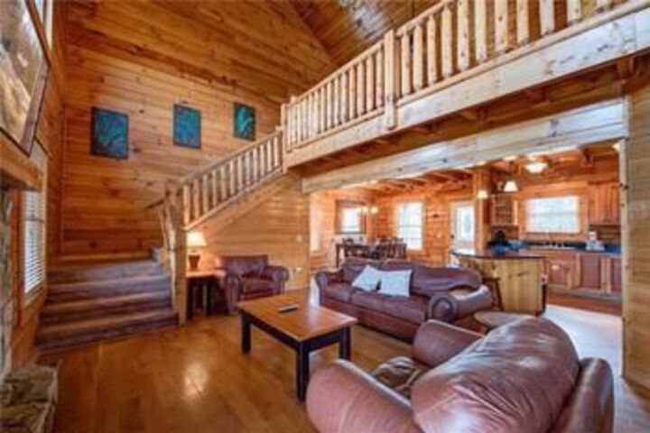 Suite Seasons 4 Bedroom Home with Hot Tub