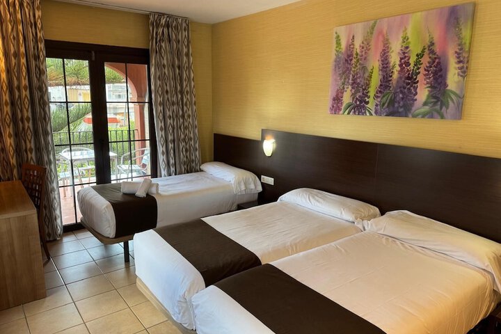 Room 12 of 25