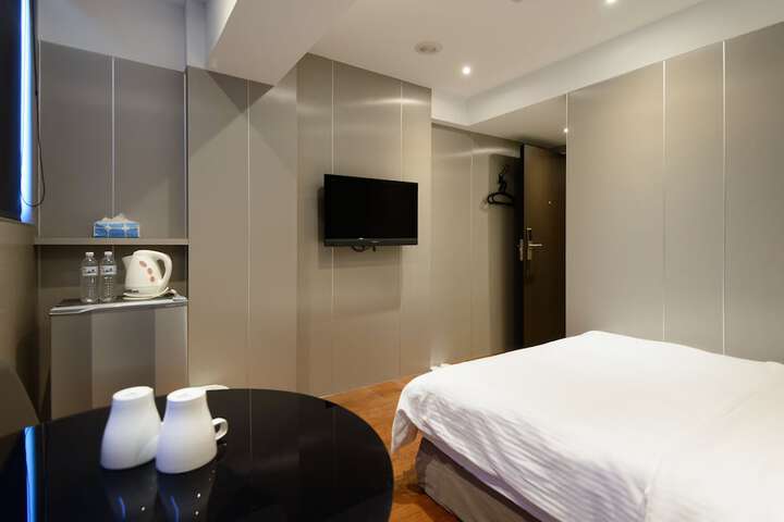 Room 17 of 32