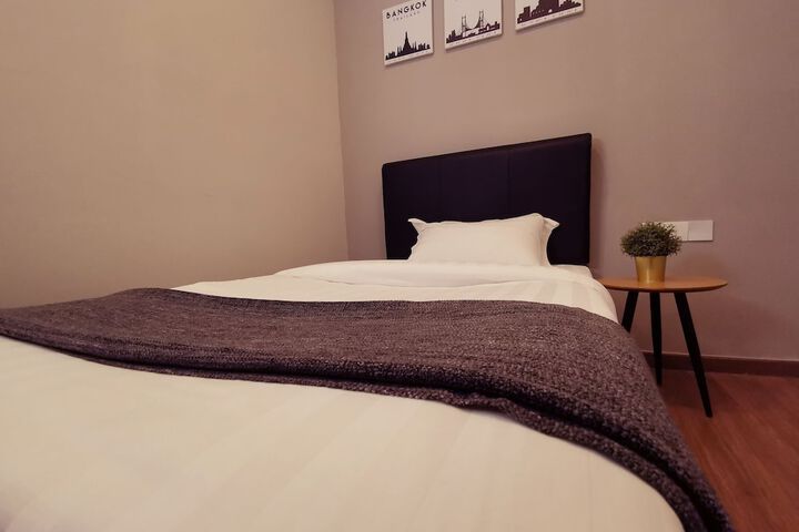Room 9 of 43