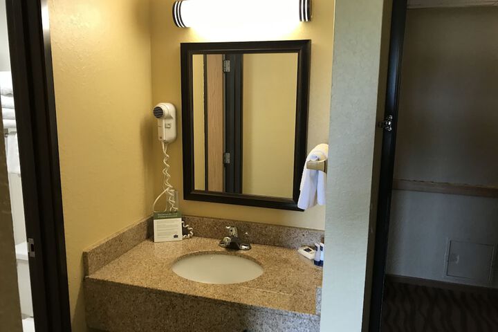 Bathroom sink