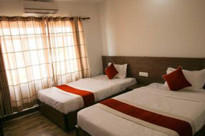 Room 4 of 12