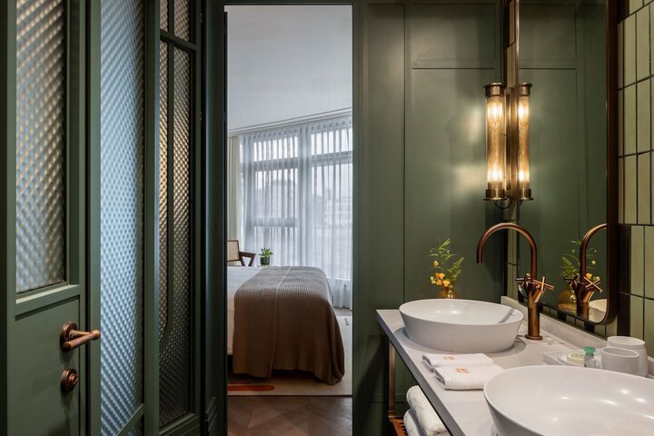 Room 42 of 75