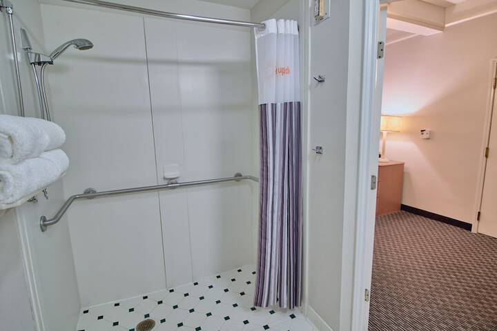 2 Double Beds Standard Room (13 of 15)