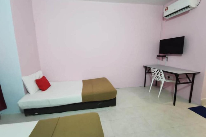 Room 13 of 25