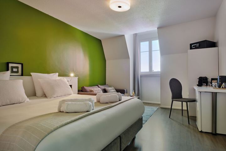 Room 27 of 29