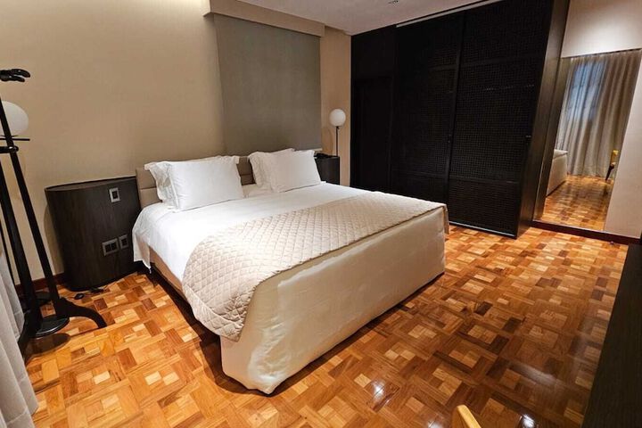 Room 17 of 42
