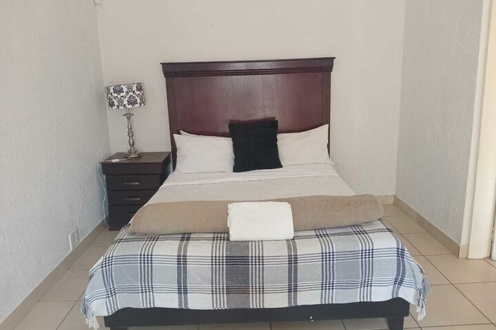 Room 17 of 28