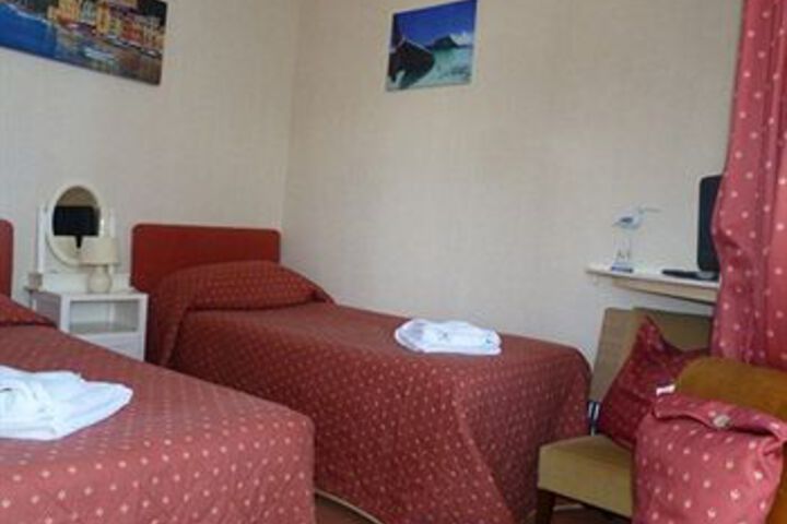 Room 3 of 17