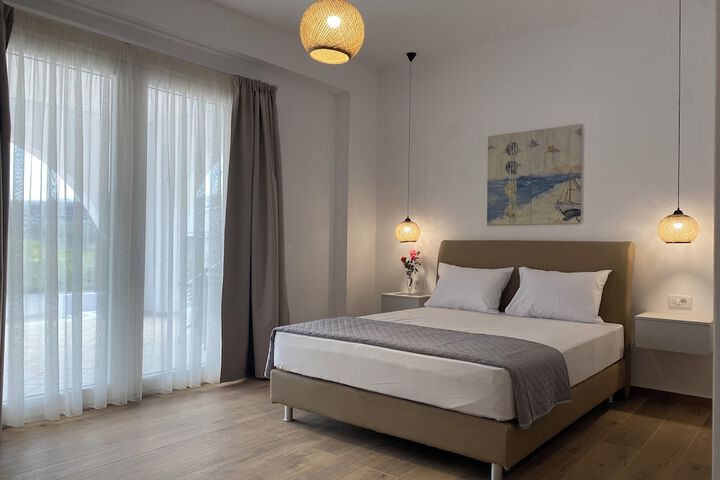 Room 25 of 77