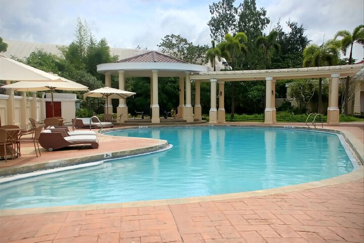 Hotel with Pool