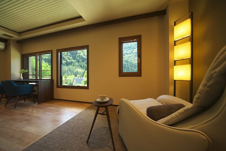 Room 15 of 37