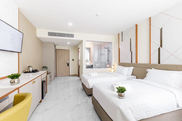 Room 9 of 32