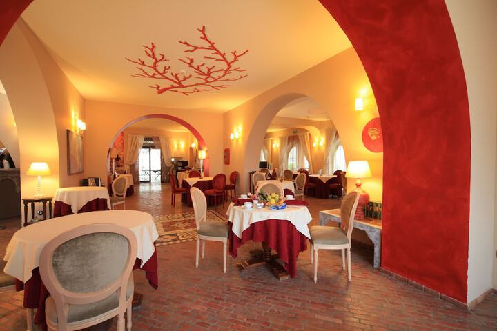 Dining 68 of 100