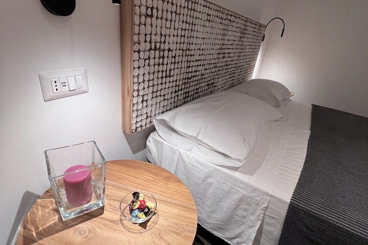 Room 27 of 78