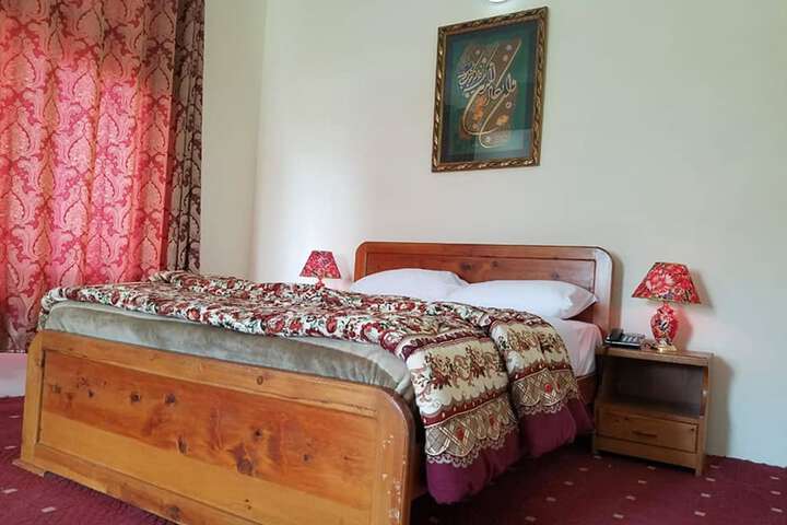 Room 32 of 47